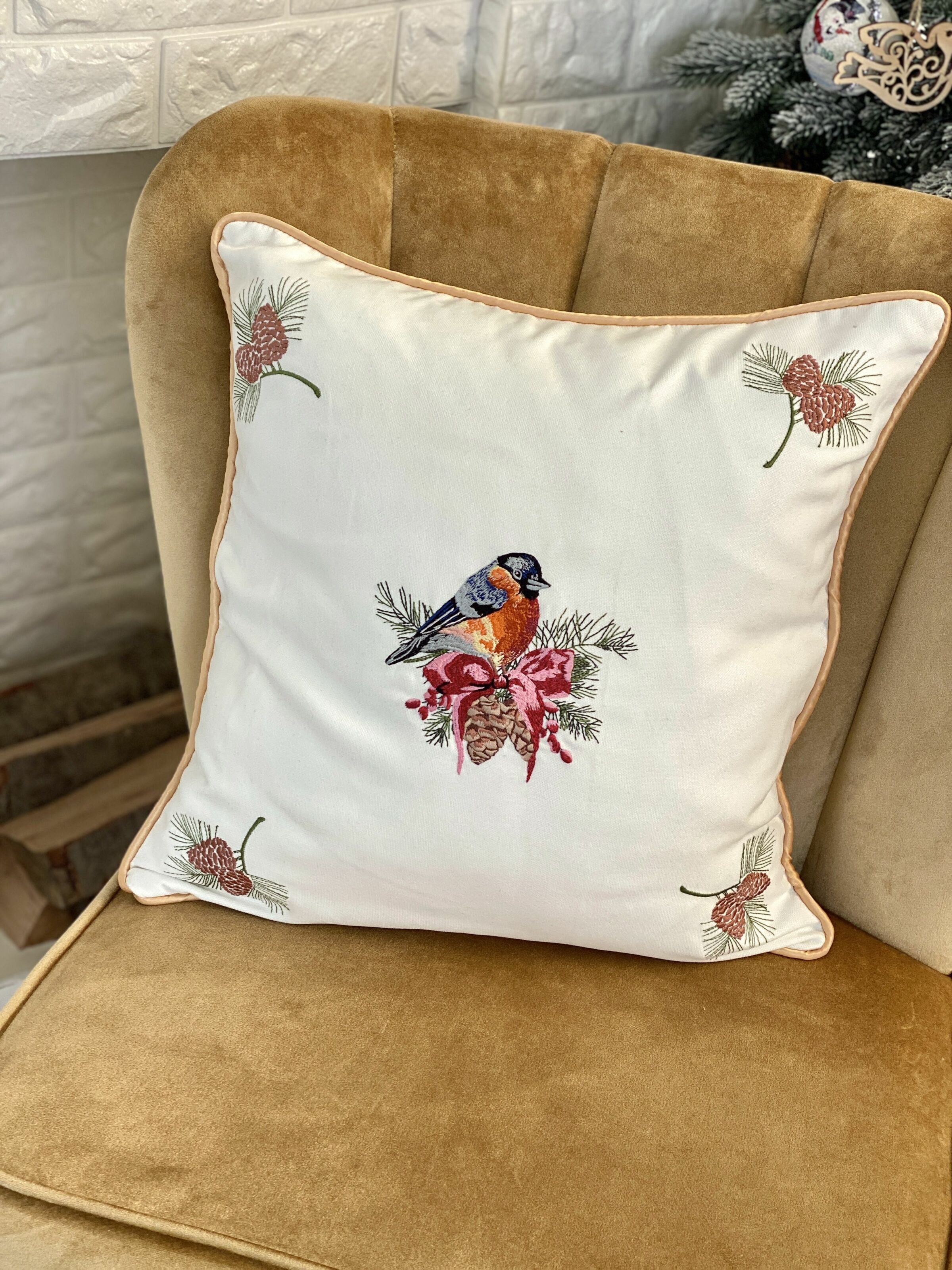 Наволочка одностороння з вишивкою BULLFINCH, 45x45, Квадратна, Новорічний, Вишивка, 100% поліестер, Односторонній - фото 2