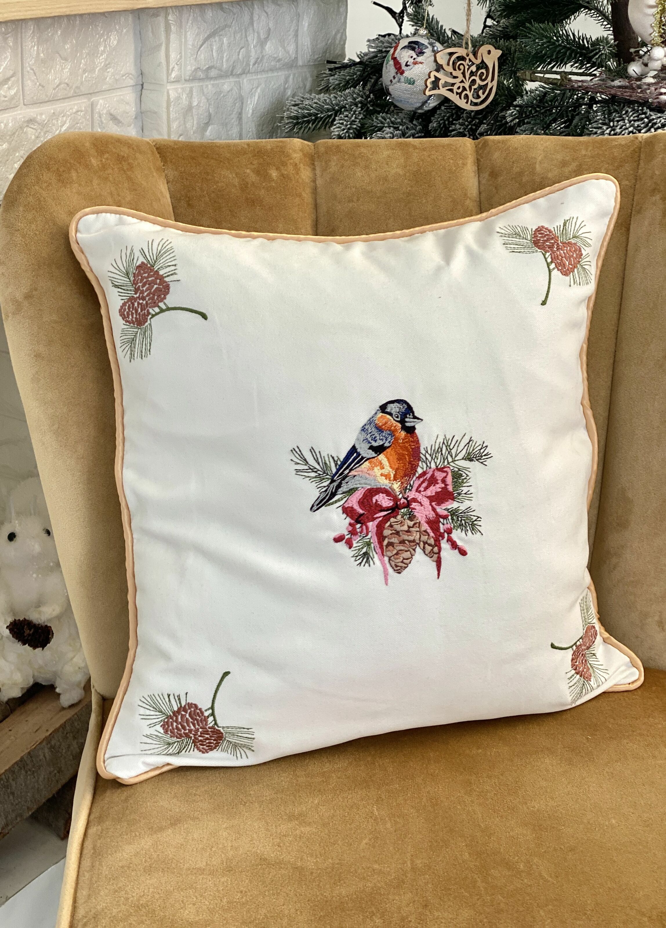 Наволочка одностороння з вишивкою BULLFINCH, 45x45, Квадратна, Новорічний, Вишивка, 100% поліестер, Односторонній - фото 3