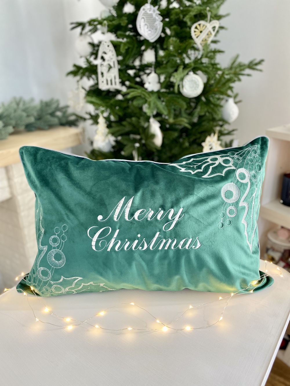 Наволочка новорічна оксамитова вишивана NOV01S "Merry Christmas", 42x65, Прямокутна, Новорічний, Вишивка, 100% поліестер, Односторонній - фото 2