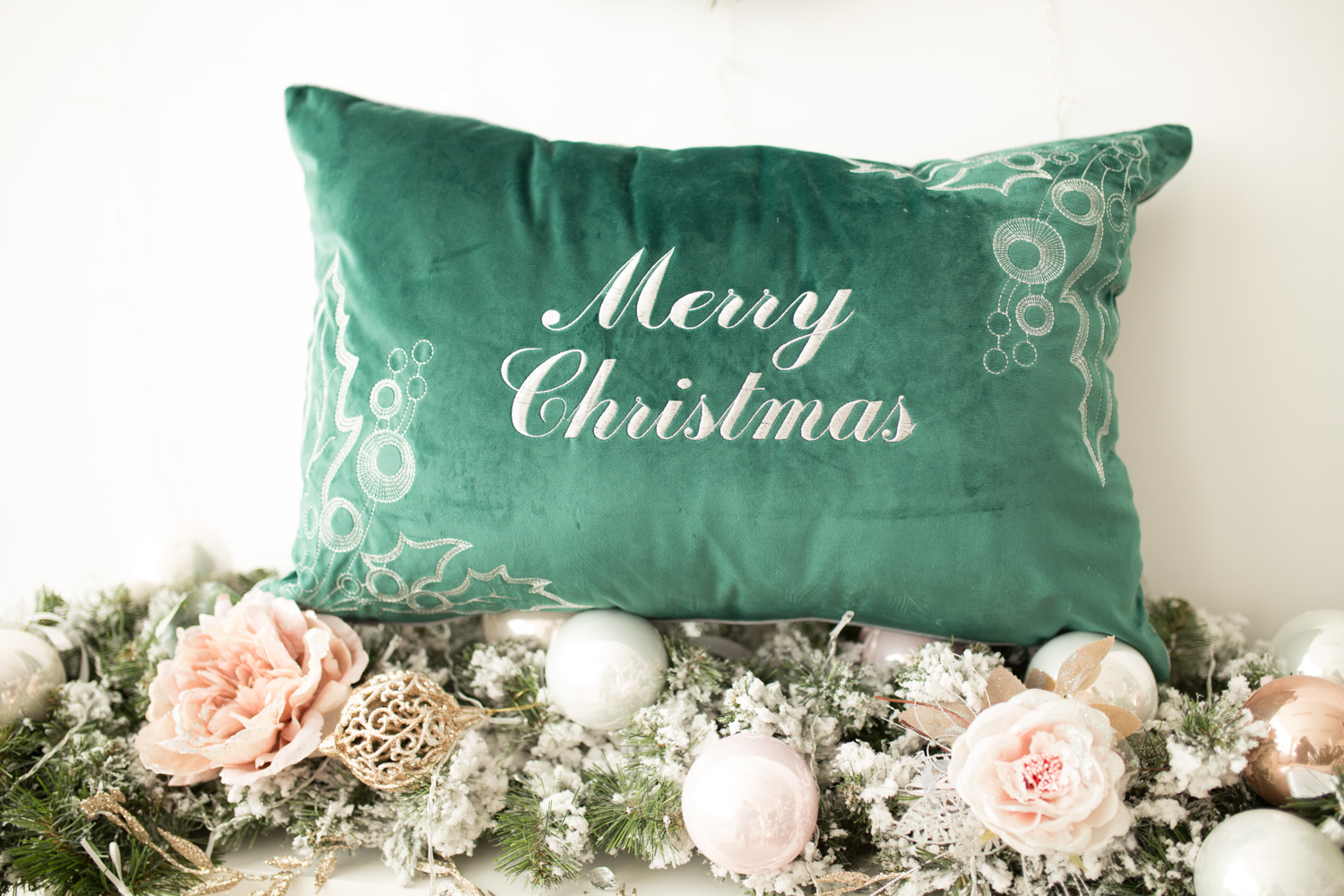 Наволочка новорічна оксамитова вишивана NOV01S "Merry Christmas", 42x65, Прямокутна, Новорічний, Вишивка, 100% поліестер, Односторонній - фото 9