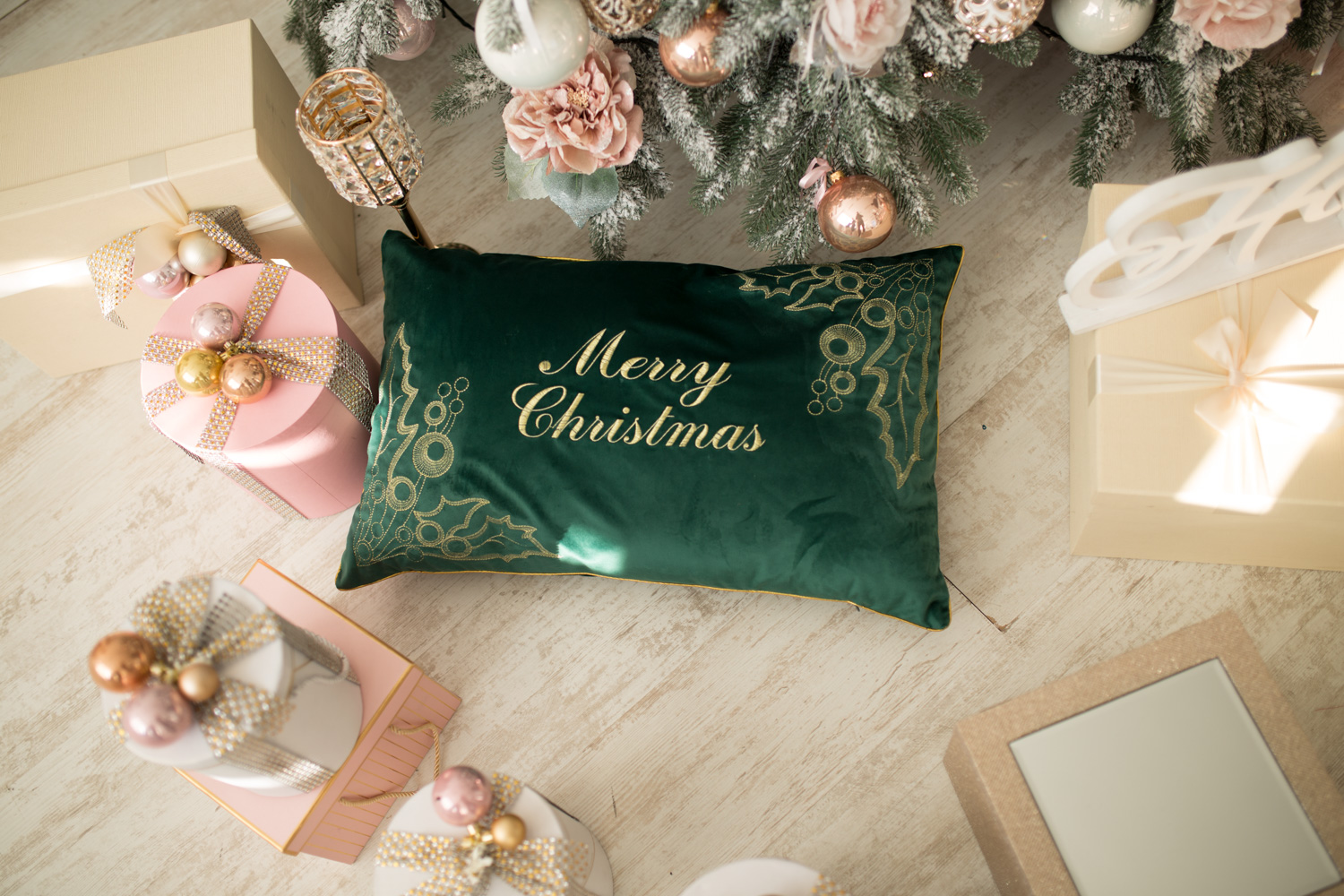Наволочка новорічна оксамитова вишивана NOV01ZH "Merry Christmas", 42x65, Прямокутна, Новорічний, Вишивка, 100% поліестер, Односторонній - фото 8