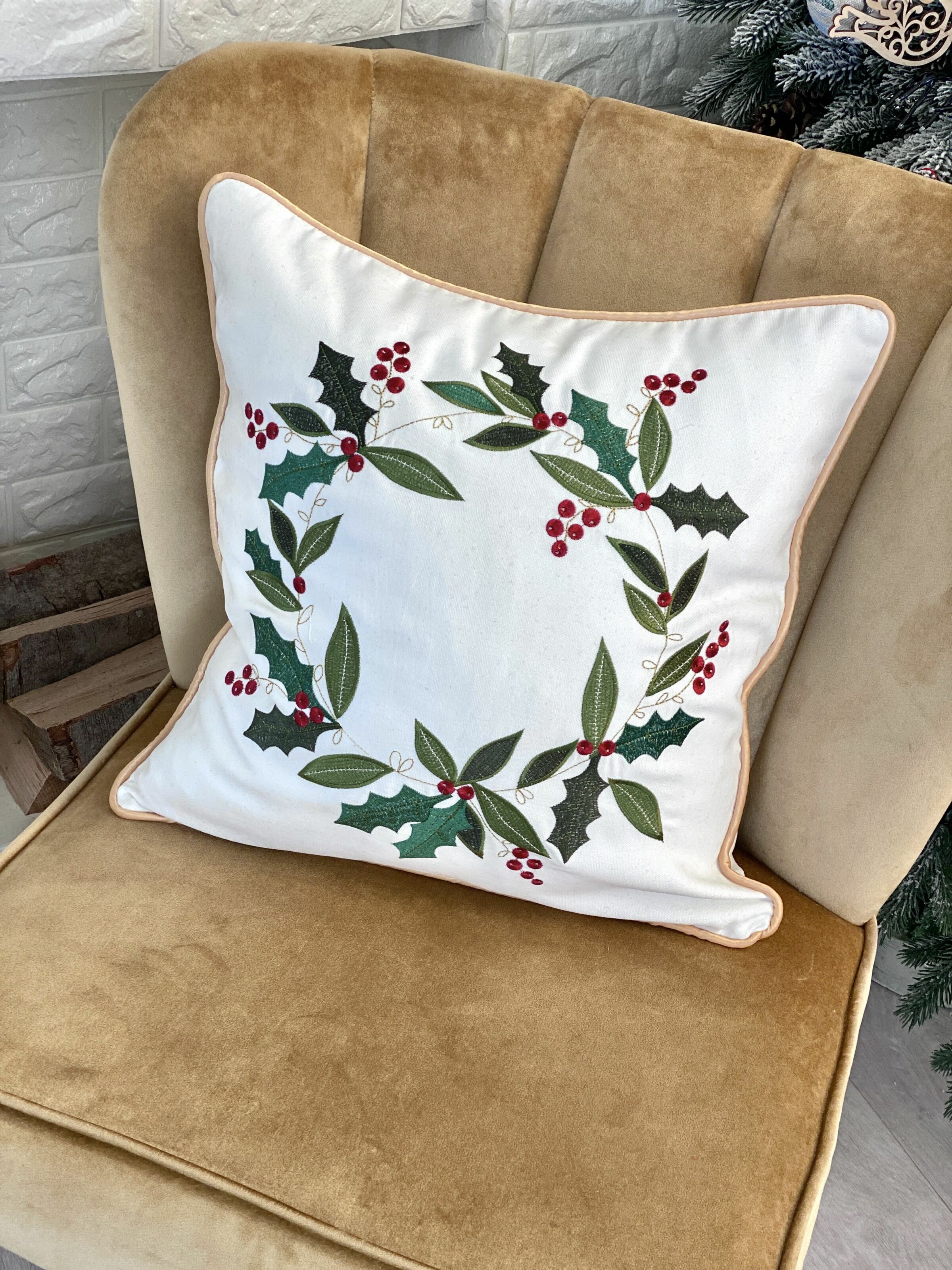 Наволочка одностороння з вишивкою WREATH JOY, 45x45, Квадратна, Новорічний, Вишивка, 100% поліестер, Односторонній - фото 2