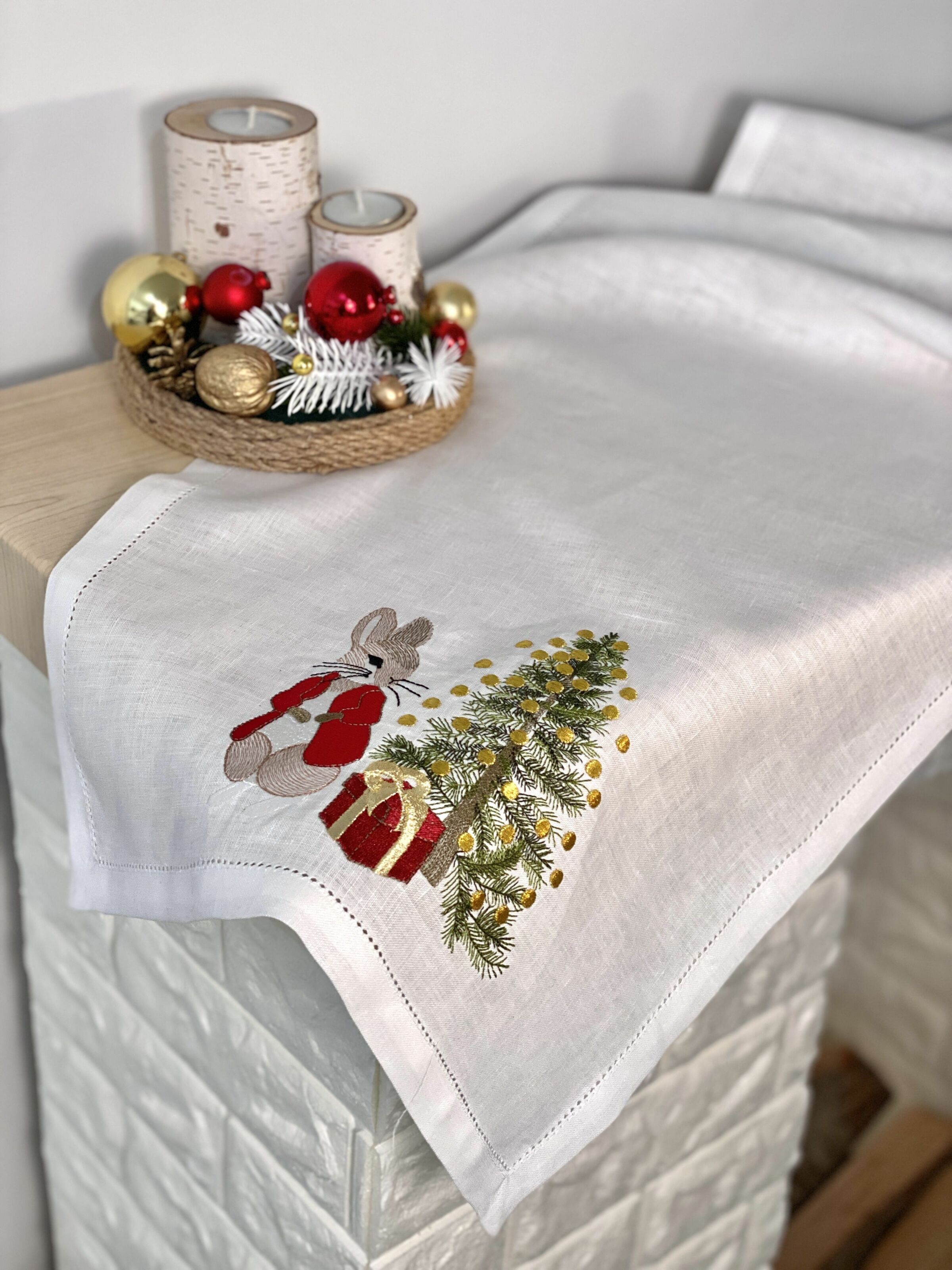 Доріжка на стіл з вишивкою FESTIVE BUNNY, 40x140, Прямокутна, Новорічний, Вишивка, 100% льон