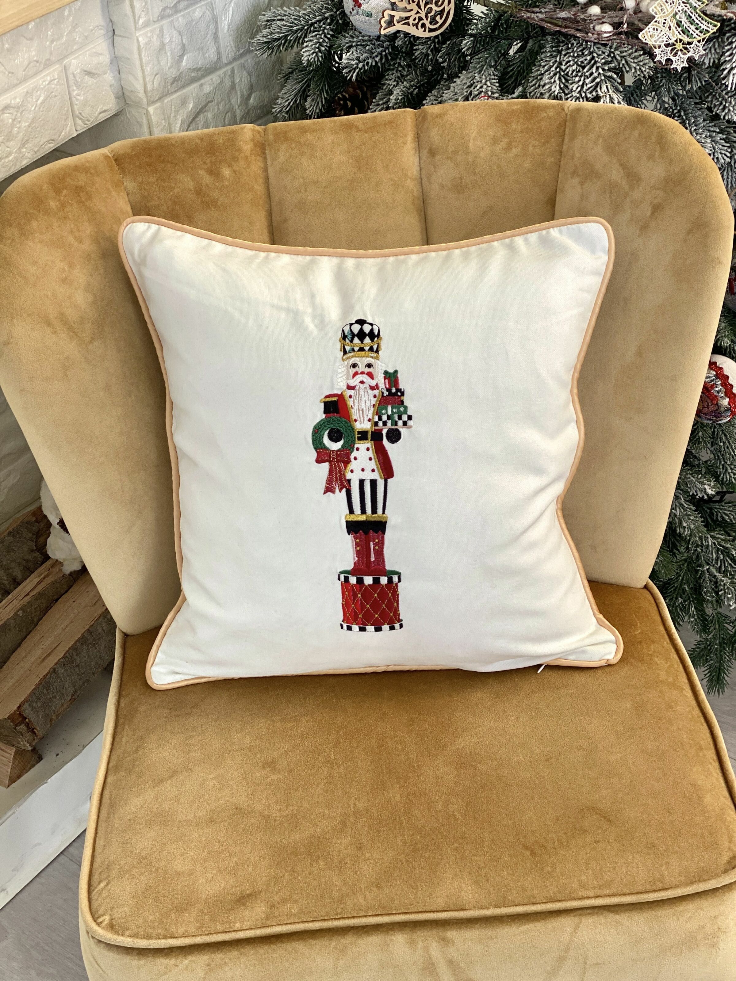 Наволочка одностороння з вишивкою NUTCRACKER01, 45x45, Квадратна, Новорічний, Вишивка, 100% льон, Односторонній - фото 4