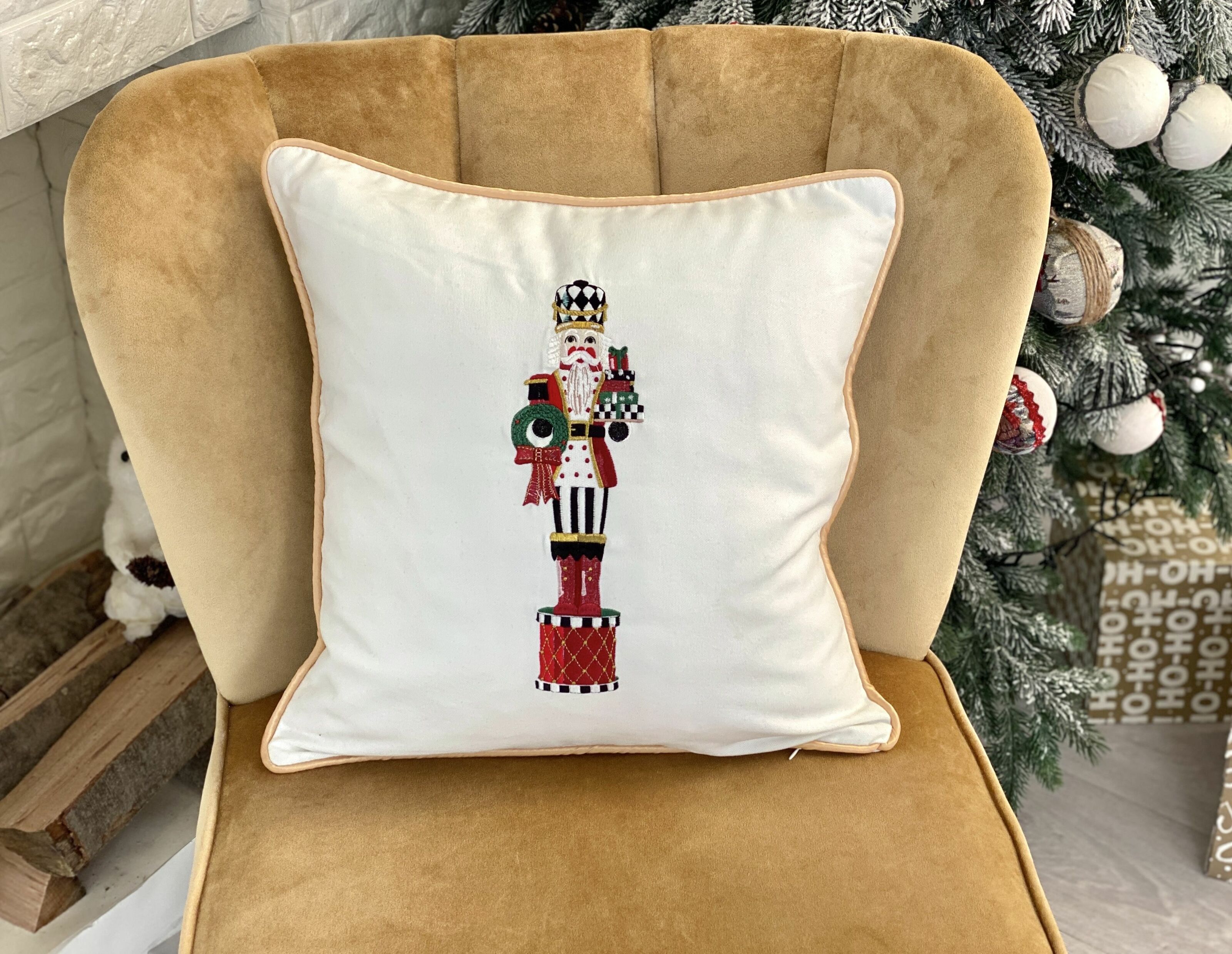 Наволочка одностороння з вишивкою NUTCRACKER01, 45x45, Квадратна, Новорічний, Вишивка, 100% льон, Односторонній - фото 6