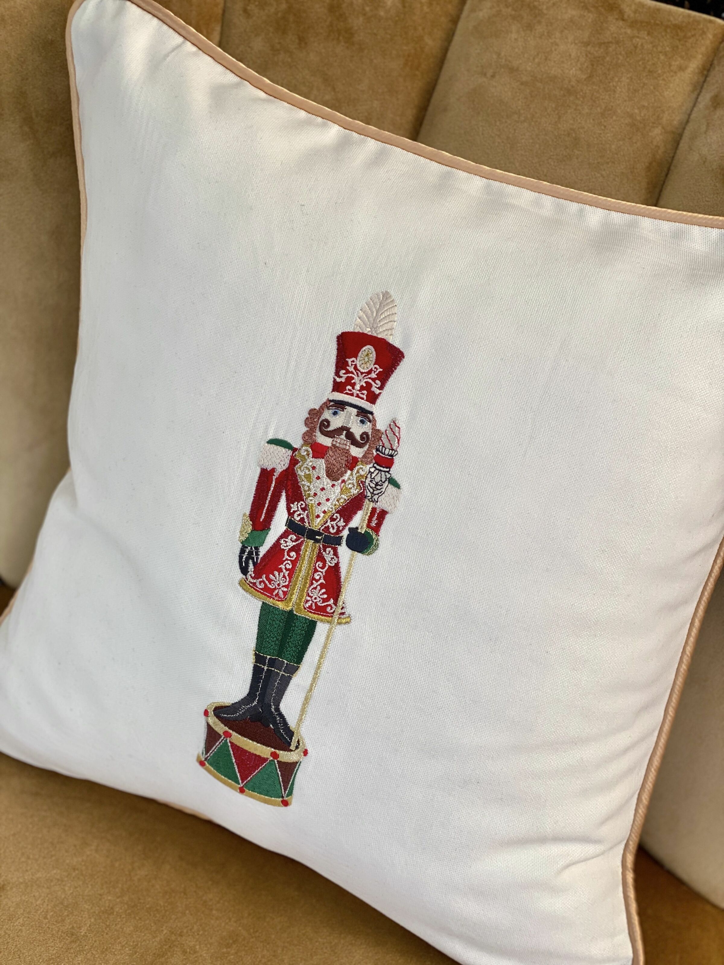 Наволочка одностороння з вишивкою NUTCRACKER02, 45x45, Квадратна, Новорічний, Вишивка, 100% льон, Односторонній - фото 5