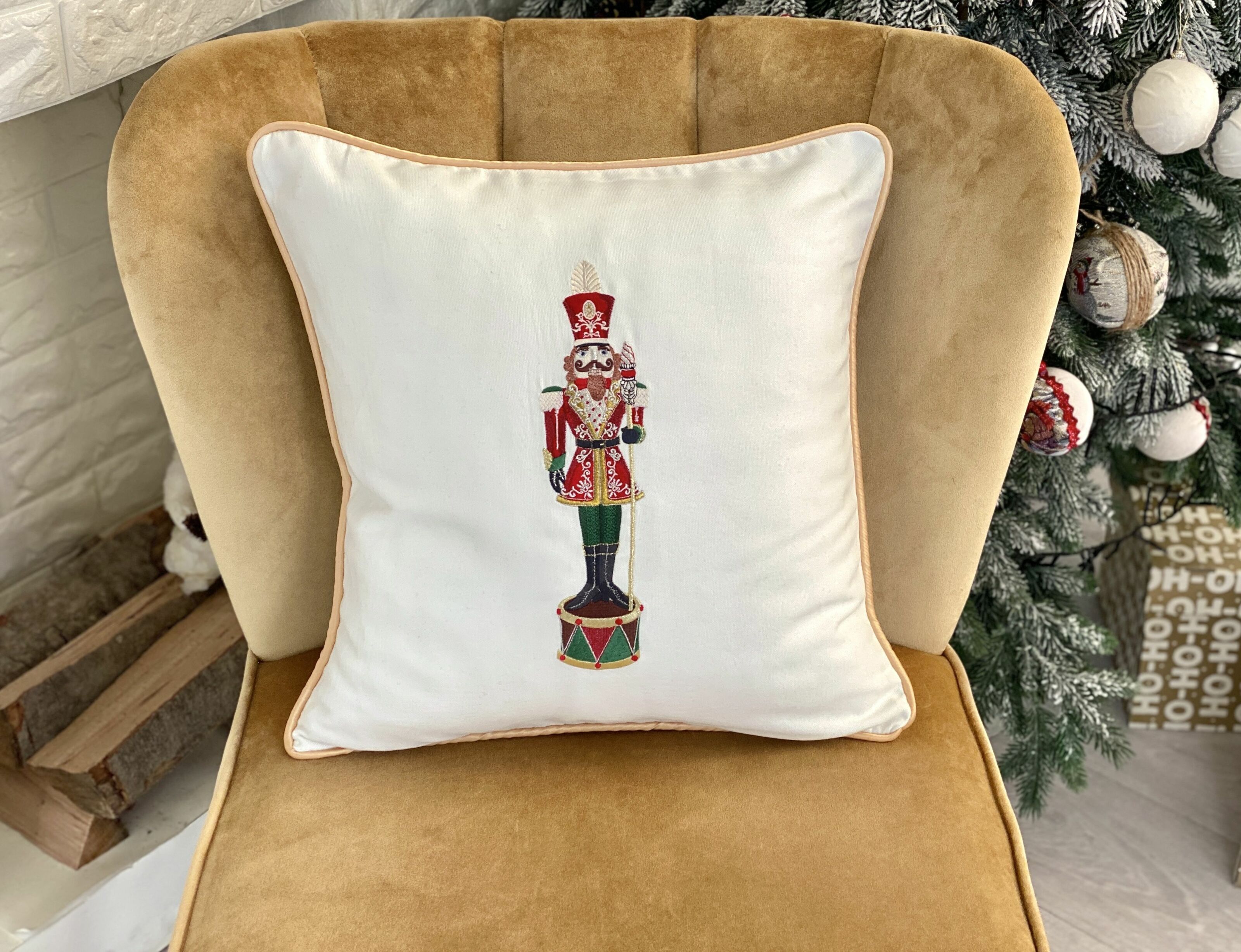Наволочка одностороння з вишивкою NUTCRACKER02, 45x45, Квадратна, Новорічний, Вишивка, 100% льон, Односторонній - фото 7